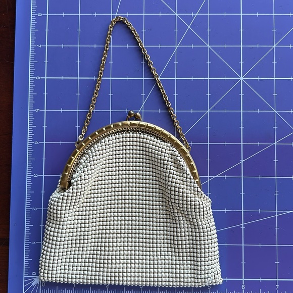 Vintage Whiting & Davis Co. mesh small compact handbag with gold tone hardware - Picture 1 of 14